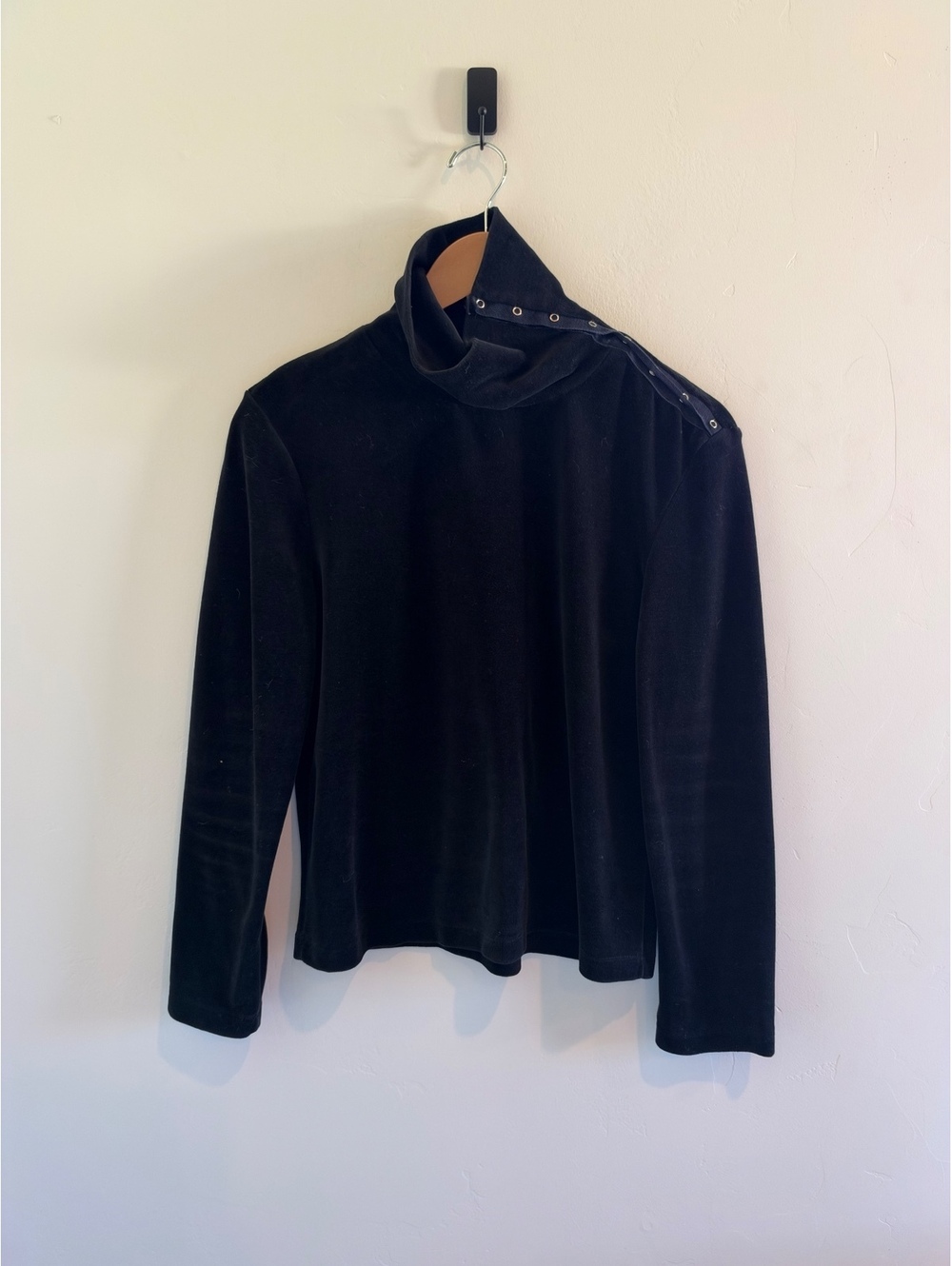 Bleu Jeans Co. Petite Black Velour Mock Neck Top Size Large Snap Shoulder